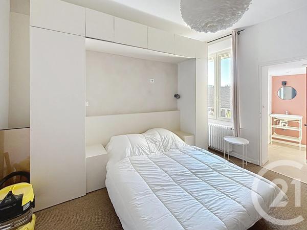 Maison à vendre  10 pièces - 197,83 m 2   MAGENTA  - 51