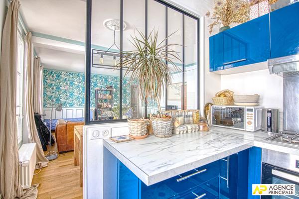 Versailles Notre-Dame appartement 3 pièces 71m² carrez situé au 2 ème étage d'un immeuble 18 éme avec cave €595 000 ** - Référence 27283