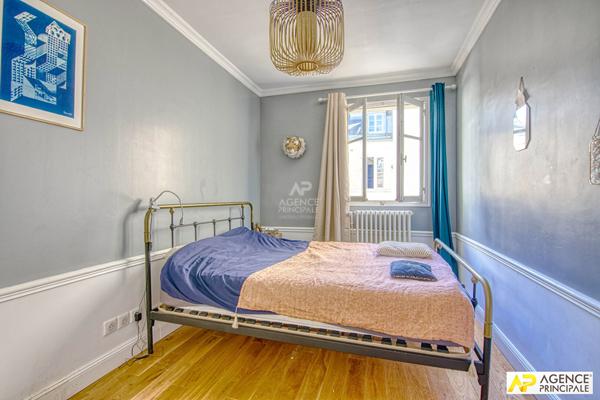 Versailles Notre-Dame appartement 3 pièces 71m² carrez situé au 2 ème étage d'un immeuble 18 éme avec cave €595 000 ** - Référence 27283