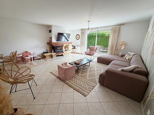 Maison d'exception à vendre à Vauréal - 6 pièces, 120 m² sur terrain de 503 m² €453 500 ** - Référence 2284