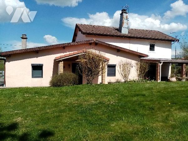 maison individuelle d'env 107 m² avec aisances dépendances et terrain attenant de 1184 m²