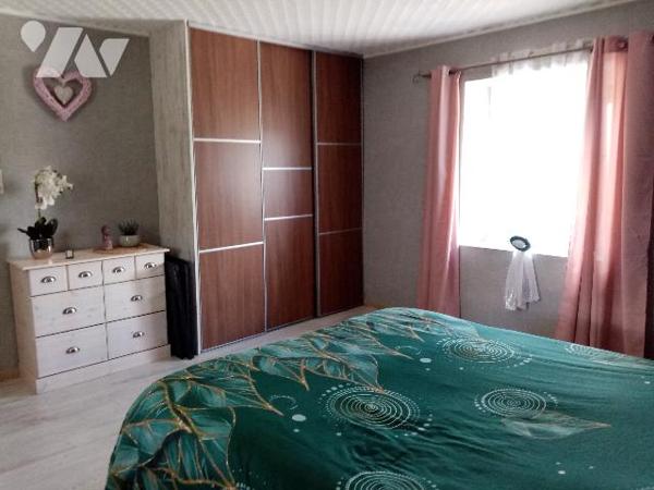 maison individuelle d'env 107 m² avec aisances dépendances et terrain attenant de 1184 m²