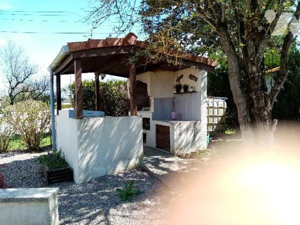 maison individuelle d'env 107 m² avec aisances dépendances et terrain attenant de 1184 m²