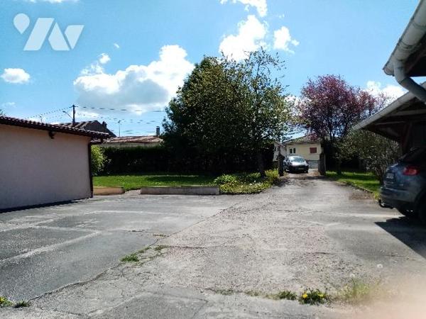 maison individuelle d'env 107 m² avec aisances dépendances et terrain attenant de 1184 m²