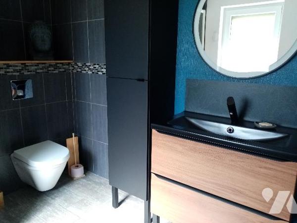 maison individuelle d'env 107 m² avec aisances dépendances et terrain attenant de 1184 m²