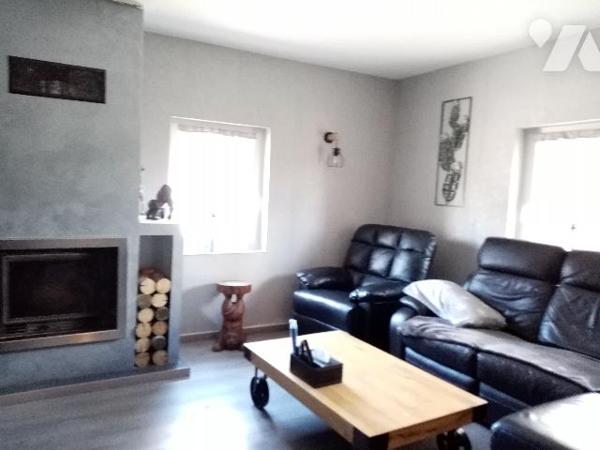 maison individuelle d'env 107 m² avec aisances dépendances et terrain attenant de 1184 m²
