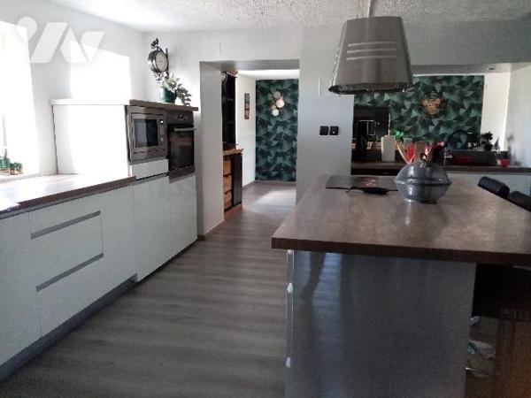 maison individuelle d'env 107 m² avec aisances dépendances et terrain attenant de 1184 m²
