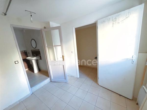 Vente Maison de ville 56 m² à vendre à Manosque – Cœur historique, 4 pièces, fort potentiel investissement