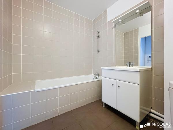 BORDEAUX CHARTRONS – T1 33 M² AVEC BALCON ET PARKING