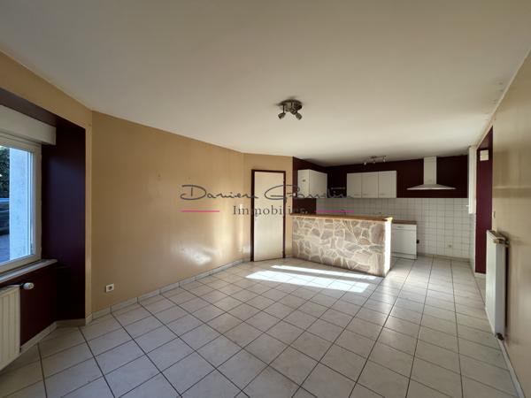 Une maison d'habitation sur trois niveaux 42590