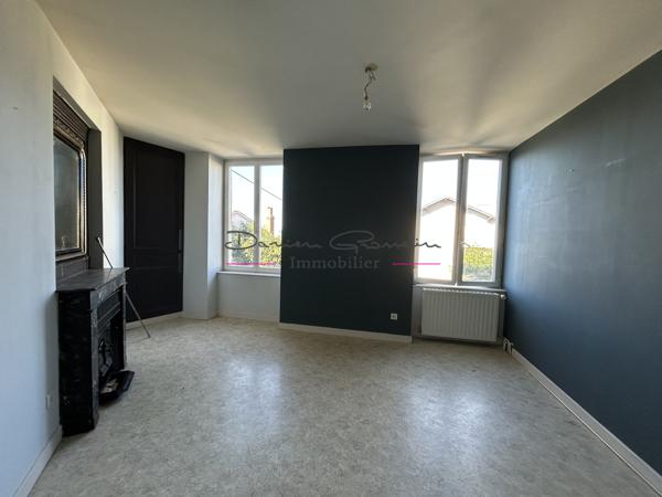 Une maison d'habitation sur trois niveaux 42590