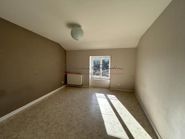 Une maison d'habitation sur trois niveaux 42590