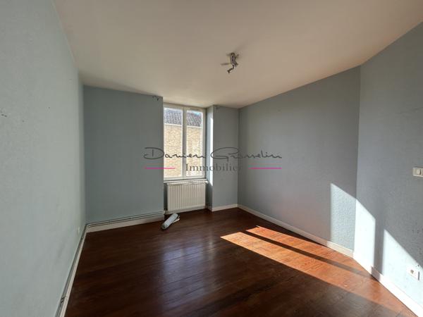 Une maison d'habitation sur trois niveaux 42590