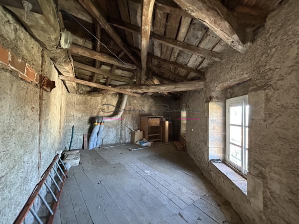 Une maison d'habitation sur trois niveaux 42590