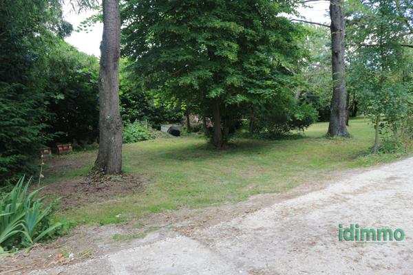 MAGNIFIQUE TERRAIN CONSTRUCTIBLE, DANS PROPRIETE D'EXCEPTION, DE 400 M2. A 10 MN DE LA ROCHELLE. La Jarrie (17220)