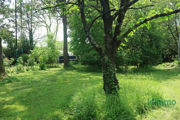 MAGNIFIQUE TERRAIN CONSTRUCTIBLE, DANS PROPRIETE D'EXCEPTION, DE 400 M2. A 10 MN DE LA ROCHELLE. La Jarrie (17220)