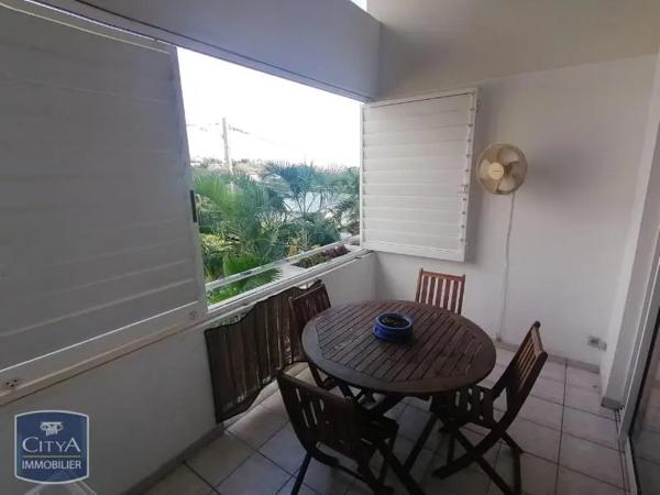 Appartement à louer 2 pièces 54m² Saint-Paul (97434)