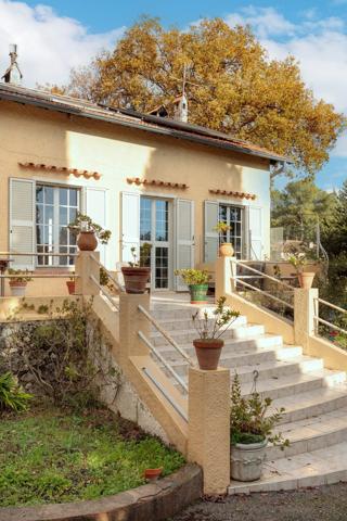 Peymeinade maison de charme à rénover, plein sud, potentiel