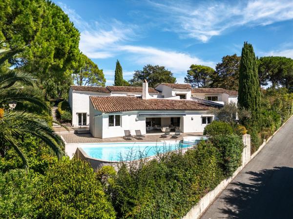 VILLA CASTELLARAS