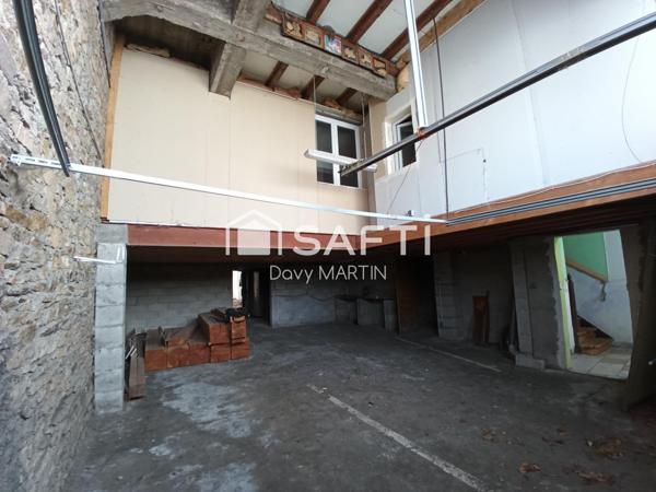 Une grande maison a remodeler.