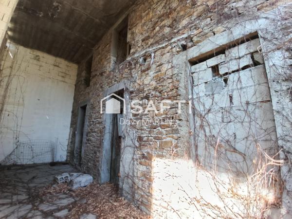 Une grande maison a remodeler.