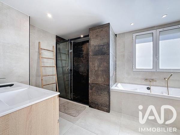 Maison à vendre 8 pièces 149,39 m² Paray-Vieille-Poste