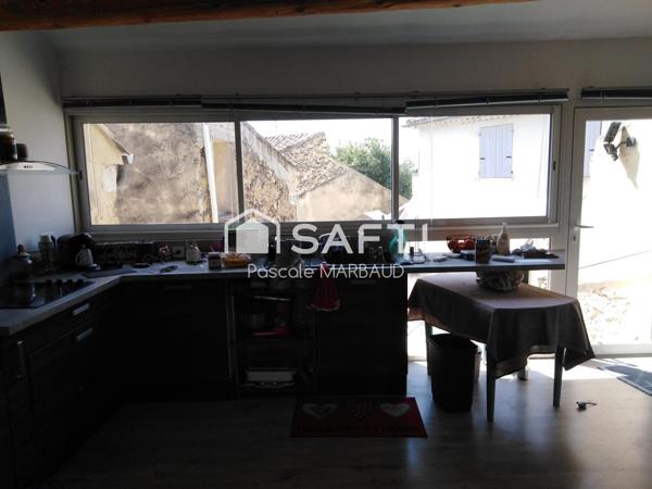 Immeuble : local commercial + 3 appartements - parfait état -