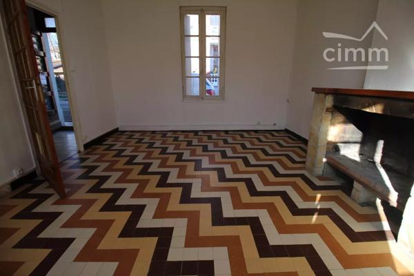 A vendre une maison de 103 m² habitables sur une parcelle de 162 m². 2 abris de jardin complètent ce bien.