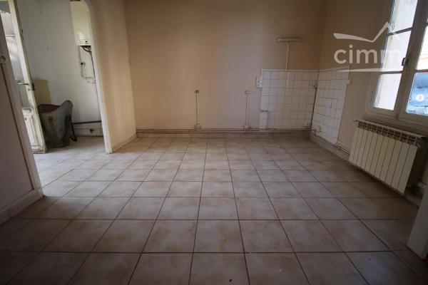 A vendre une maison de 103 m² habitables sur une parcelle de 162 m². 2 abris de jardin complètent ce bien.