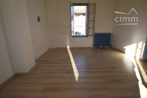 A vendre une maison de 103 m² habitables sur une parcelle de 162 m². 2 abris de jardin complètent ce bien.