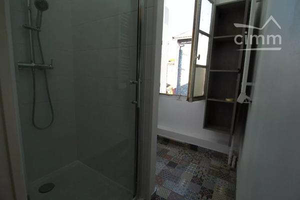 A vendre une maison de 103 m² habitables sur une parcelle de 162 m². 2 abris de jardin complètent ce bien.