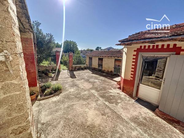 Demeure de maître avec terrain constructible, à deux pas du centre du village de Mazan