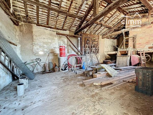 Demeure de maître avec terrain constructible, à deux pas du centre du village de Mazan
