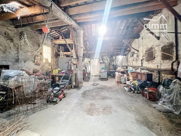 Demeure de maître avec terrain constructible, à deux pas du centre du village de Mazan