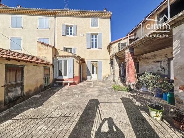 Demeure de maître avec terrain constructible, à deux pas du centre du village de Mazan