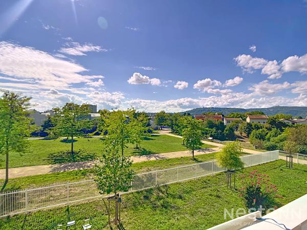 APPARTEMENT T4 SATHONAY CAMP - TERRASSE - PARKING - VUE IMPRENABLE