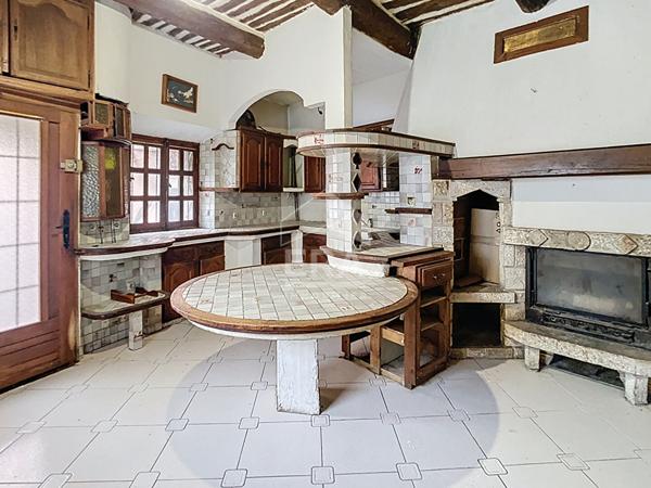 Lot de 2 maisons de ville en plein coeur du village