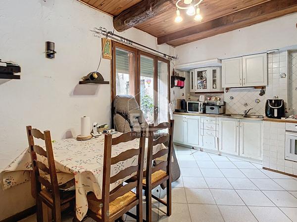 Lot de 2 maisons de ville en plein coeur du village