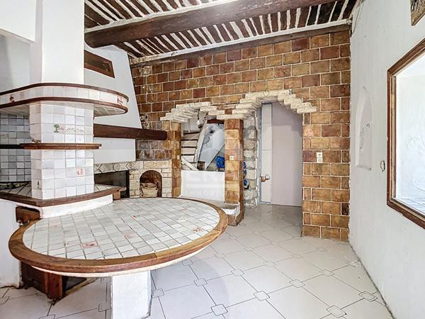 Lot de 2 maisons de ville en plein coeur du village