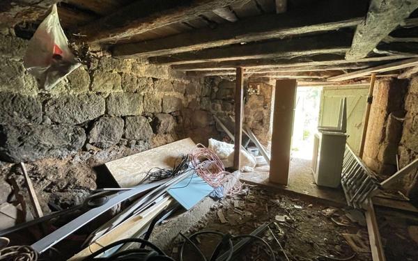 Maison à vendre    1 pièce •  Les Laubies