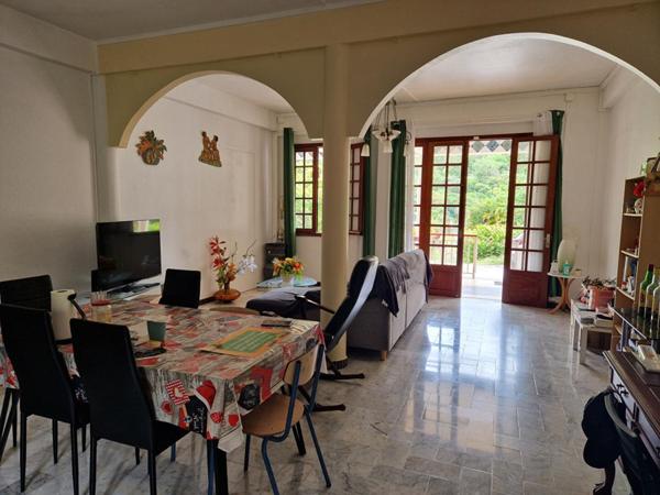 Appartement  4 pièce(s) 117 m2 , 3  chambres, rez-de-chaussée, grande terrasse, Gourbeyre