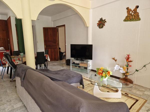 Appartement  4 pièce(s) 117 m2 , 3  chambres, rez-de-chaussée, grande terrasse, Gourbeyre