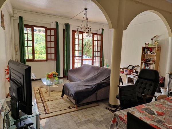 Appartement  4 pièce(s) 117 m2 , 3  chambres, rez-de-chaussée, grande terrasse, Gourbeyre