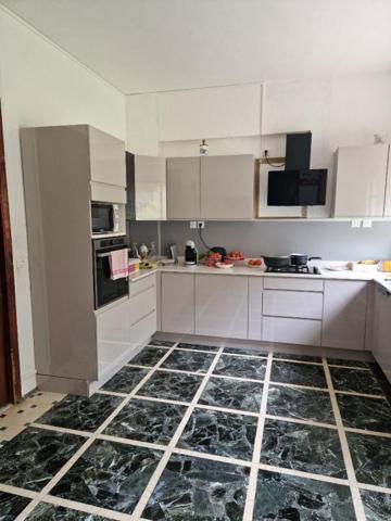 Appartement  4 pièce(s) 117 m2 , 3  chambres, rez-de-chaussée, grande terrasse, Gourbeyre