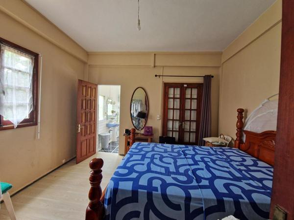 Appartement  4 pièce(s) 117 m2 , 3  chambres, rez-de-chaussée, grande terrasse, Gourbeyre