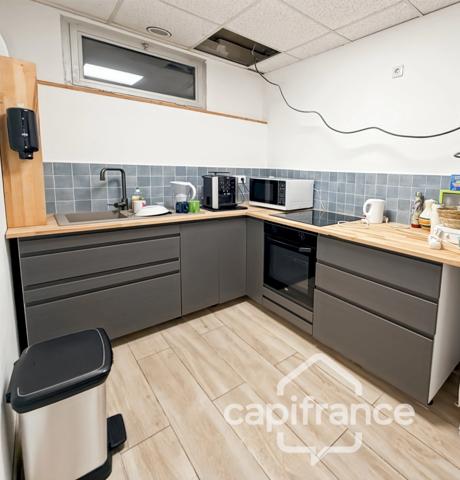 LOCAUX COMMERCIAUX / BUREAUX 250m²