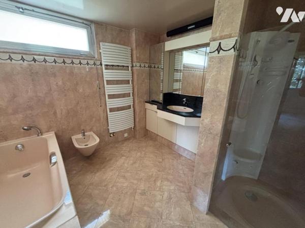 TRIANGLE D'OR D'ANGERS – APPARTEMENT DE STANDING AVEC GARAGE, STATIONNEMENT ET GRAND BALCON