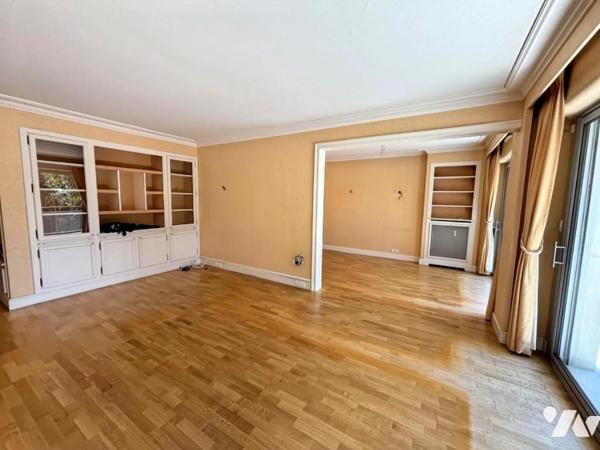 TRIANGLE D'OR D'ANGERS – APPARTEMENT DE STANDING AVEC GARAGE, STATIONNEMENT ET GRAND BALCON