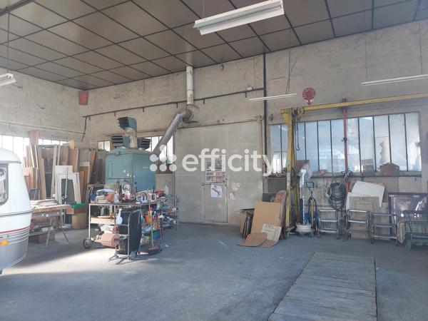 Local Commercial
        
        - 800 m² Exclusivité 990 000 € *