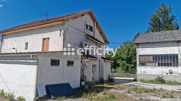 Local Commercial
        
        - 800 m² Exclusivité 990 000 € *